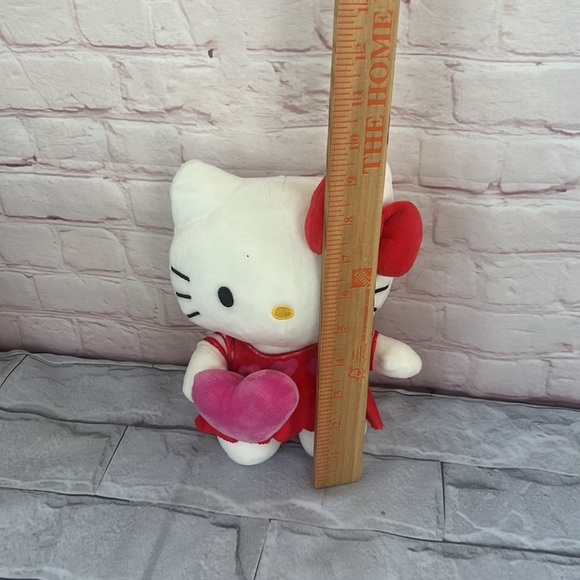 Hello Kitty Valentine’s Day, 2024 plush Sanrio pink heart - Picture 4 of 5